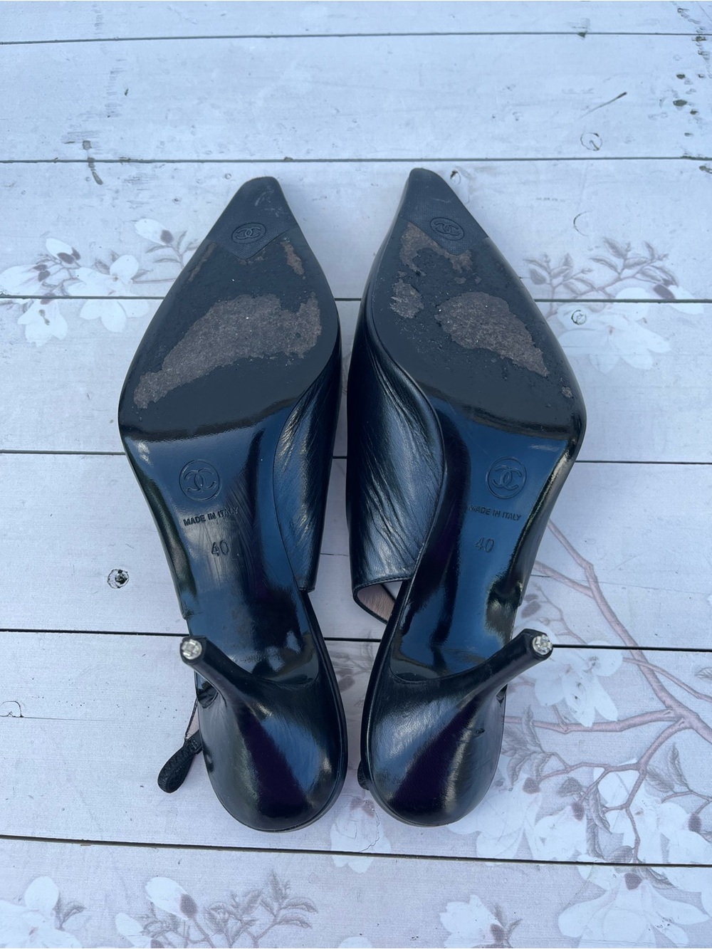 CHANEL Black Pointed Leather Slingback Pumps - Picture 4 of 10